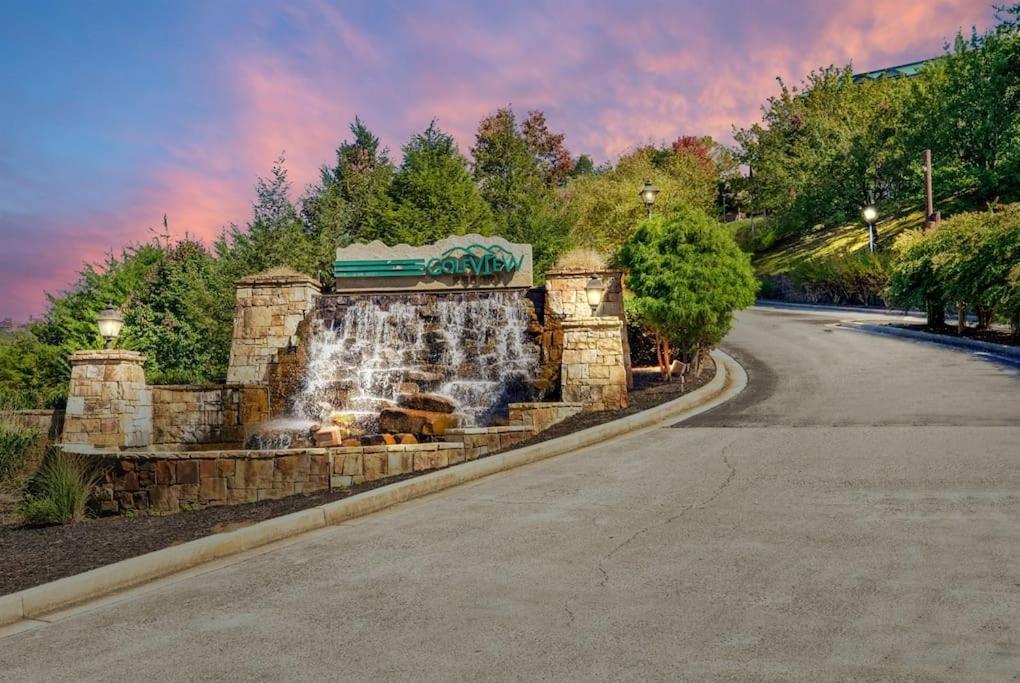 2 Miles From Dollywood Family Resort With Seasonal Outdoor Swimming Pool, Year Around Heated Indoor Swimming Pool, Townhome Style Cabin, Private Hot Tub, Arcade, Tv, Wifi, Kitchen With Refrigerator, Washer And Dryer Pigeon Forge Exteriér fotografie