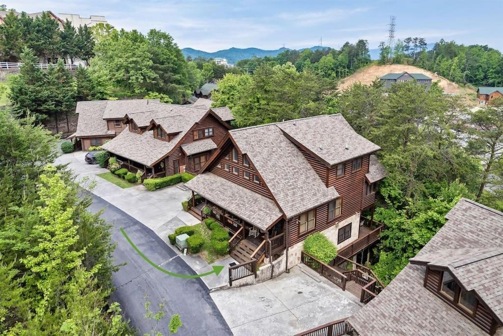 2 Miles From Dollywood Family Resort With Seasonal Outdoor Swimming Pool, Year Around Heated Indoor Swimming Pool, Townhome Style Cabin, Private Hot Tub, Arcade, Tv, Wifi, Kitchen With Refrigerator, Washer And Dryer Pigeon Forge Exteriér fotografie