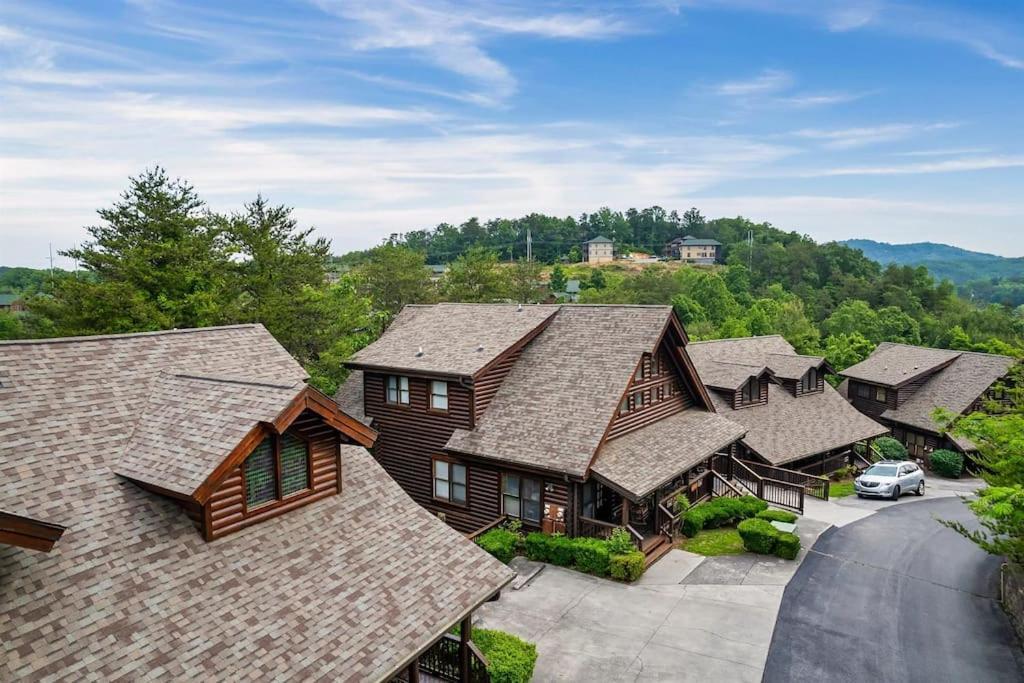 2 Miles From Dollywood Family Resort With Seasonal Outdoor Swimming Pool, Year Around Heated Indoor Swimming Pool, Townhome Style Cabin, Private Hot Tub, Arcade, Tv, Wifi, Kitchen With Refrigerator, Washer And Dryer Pigeon Forge Exteriér fotografie